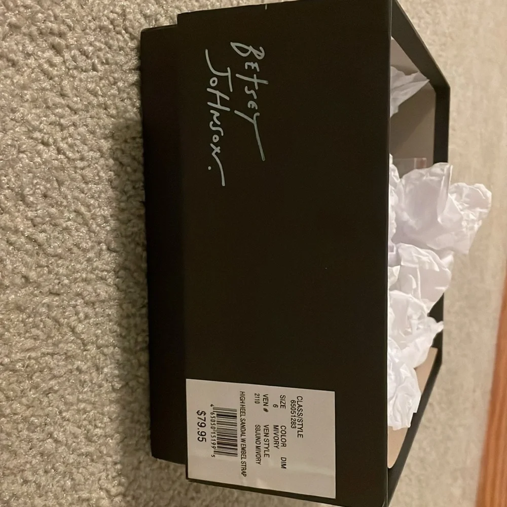 Heels - Picture 4 of 4
